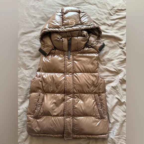 ARITZIA THE SUPER PUFF VEST HIGH GLOSS - Picture 3 of 8